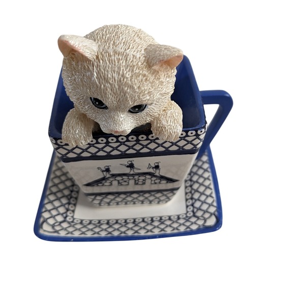 Cat Kitten Figurine with Teacup and Saucer Ceramic Collectible Blue White 2009 - Picture 4 of 9